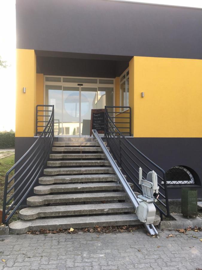 Hotel Nautilus Étterem és Panzió Dabas Exterior foto