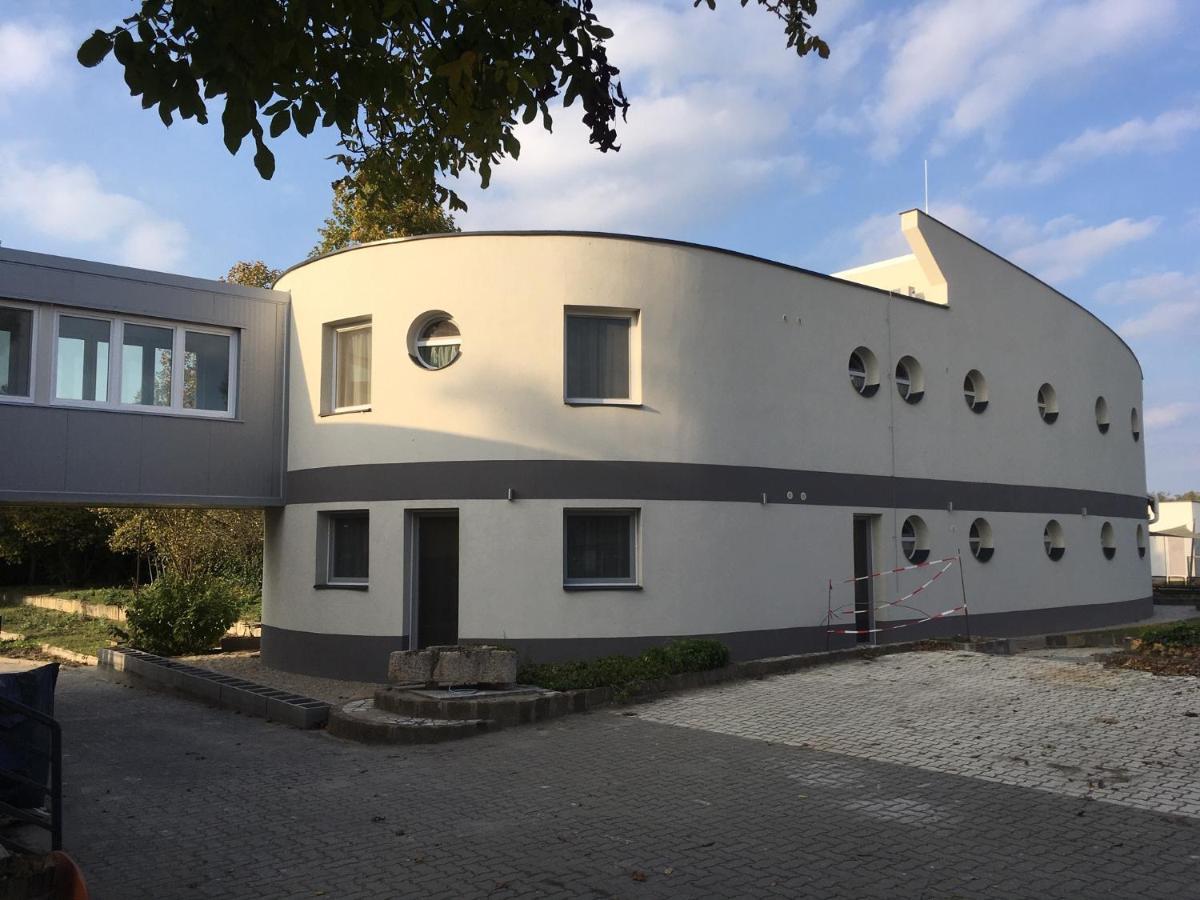 Hotel Nautilus Étterem és Panzió Dabas Exterior foto