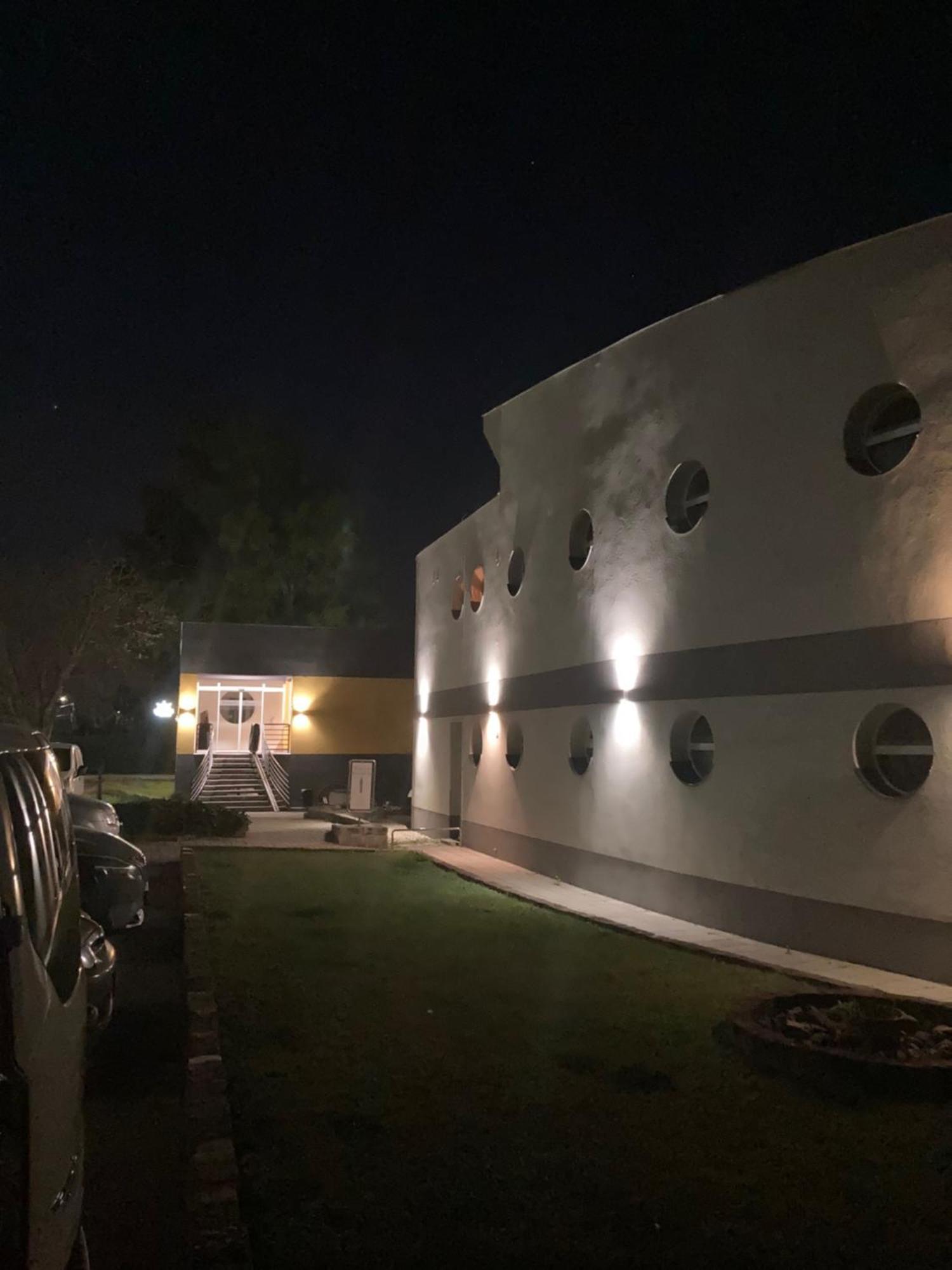 Hotel Nautilus Étterem és Panzió Dabas Exterior foto