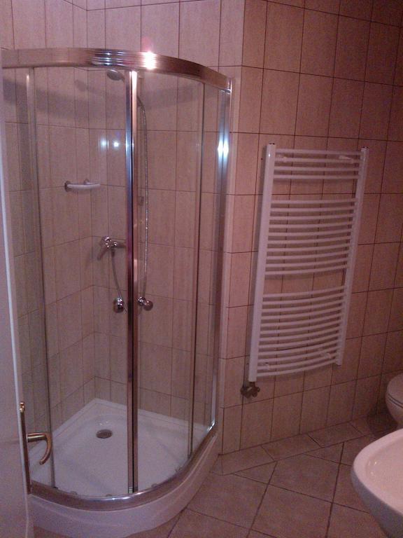 Hotel Nautilus Étterem és Panzió Dabas Habitación foto